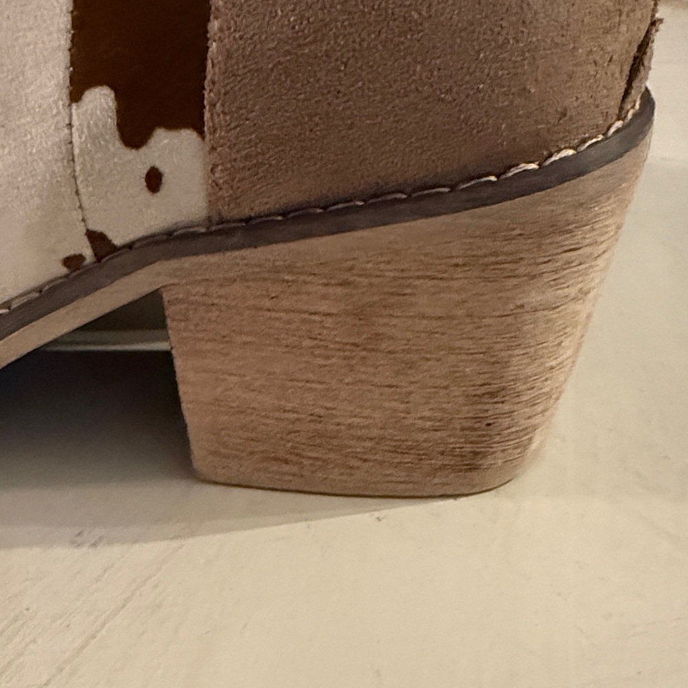 Pierre Dumas Tan Ankle Women’s Boots Cow Print Size 9 - Picture 5 of 12
